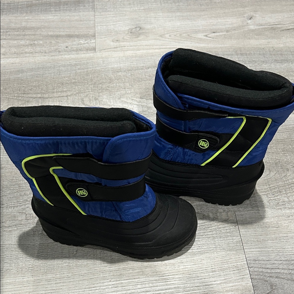 Kids Snow Boots - Blue and Black Toddler size 12 excellent cond. Rugged Outback
